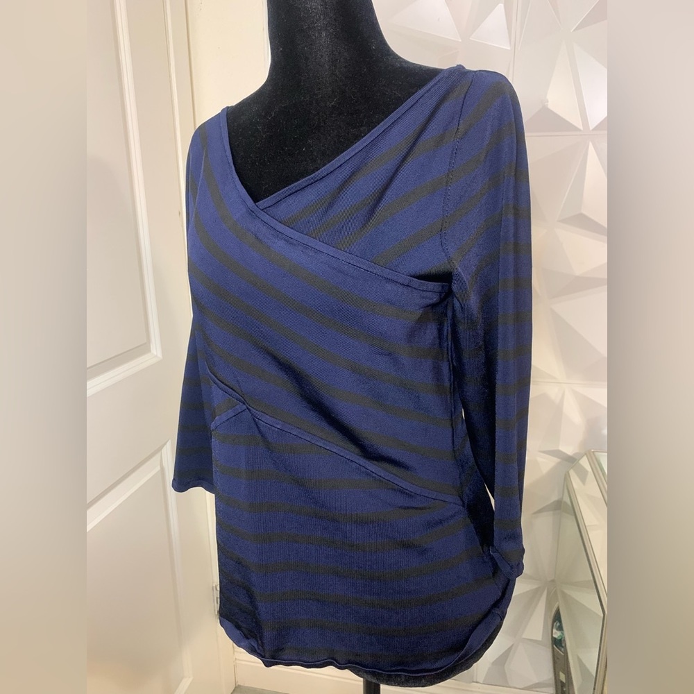 White House Black Market Navy and Black Top
